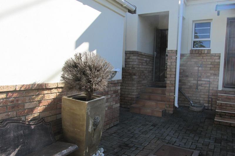 To Let 2 Bedroom Property for Rent in Beacon Bay Eastern Cape